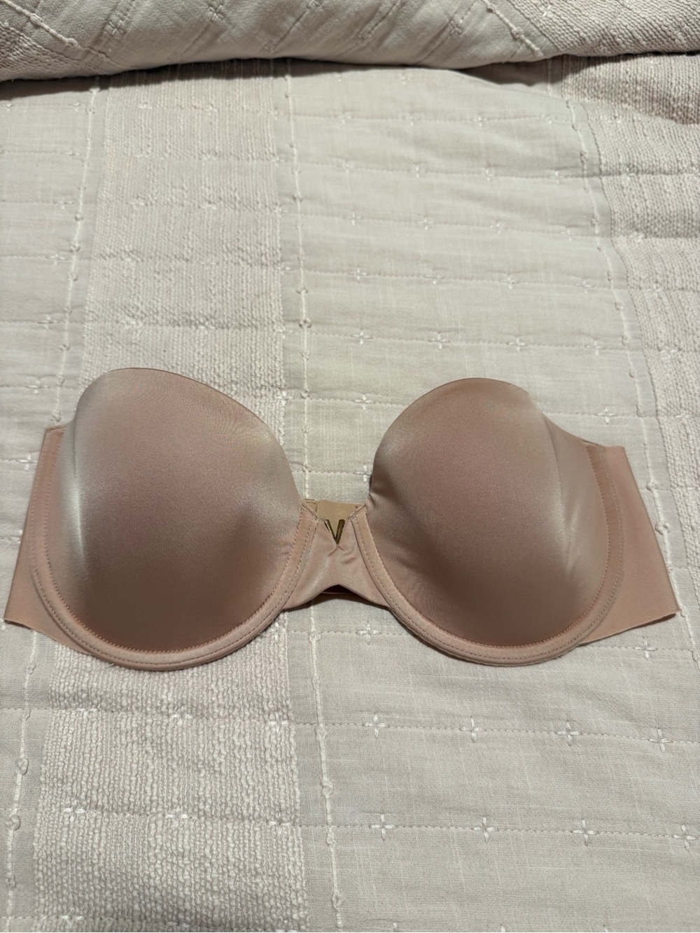 Victoria’s Secret mutli-way Strapless Smooth Bra — Nude